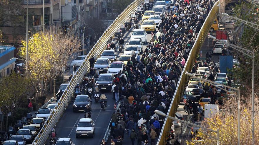 Manifestació de comerciants a Teheran, dilluns passat. | STRINGER / EFE / EPA