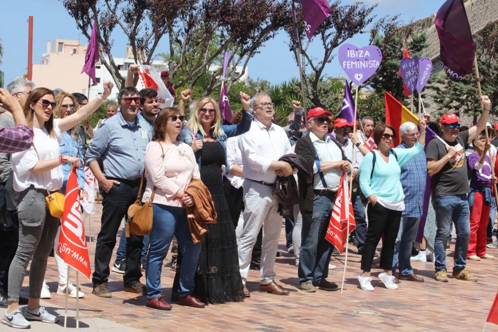 La reivindicación se concretó, durante la marcha por la avenida de España, en el grito «con [Albert] Rivera, no»