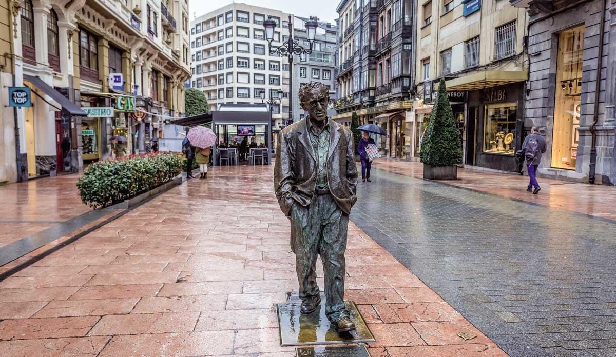 Oviedo: La ciudad de los paseantes