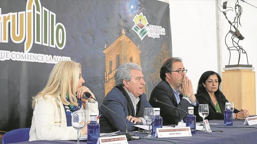 César A. Molina y Víctor Manuel abren la feria del libro de Trujillo