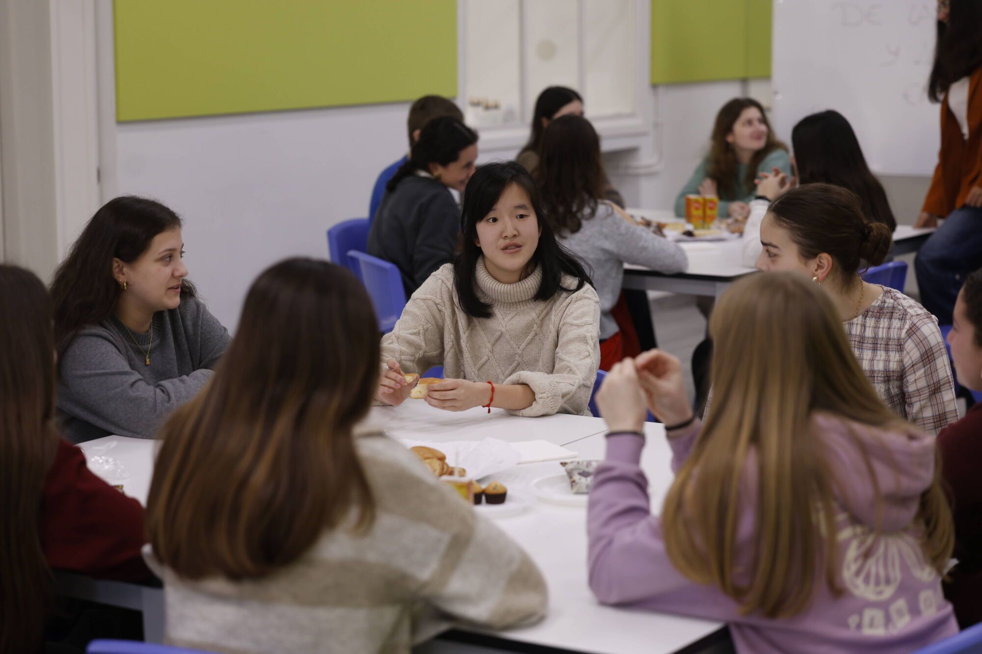 EN IMÁGENES: El colegio Inmaculada celebra el Día de la Mujer y la Niña en la Ciencia con un desayuno con siete científicas