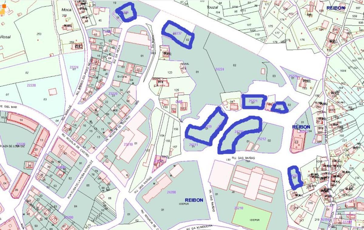 Los siete suelos (en azul) dentro del ámbito de A Xunqueira A2. | FDV