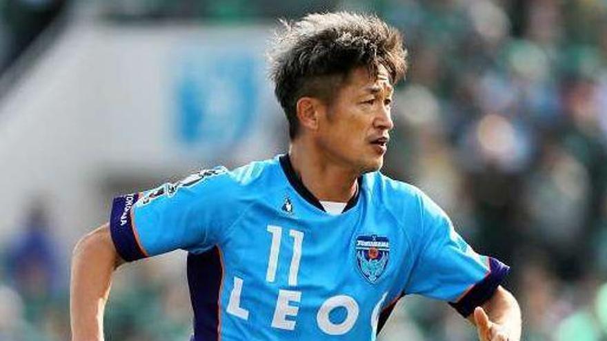 Un futbolista profesional de 51 años triunfa en Japón