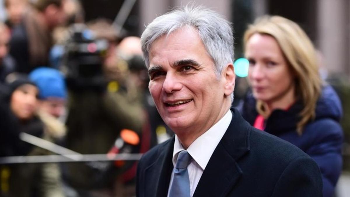 El canciller austríaco, Werner Faymann, llega a Bruselas, este jueves.