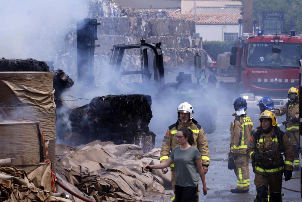 Incendi a la paperera Hinojosa de Sarrià de Ter