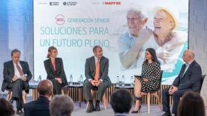 De izquierda a derecha, Luis Picazo (Colegio Oficial de la Psicología de Madrid), Silvia Saavedra (Ayuntamiento de Madrid), Joaquín de los Reyes (Mapfre España), Bárbara Rey Actis (Longevity Initiatives) y Luis Castillo (Seniors Leading).