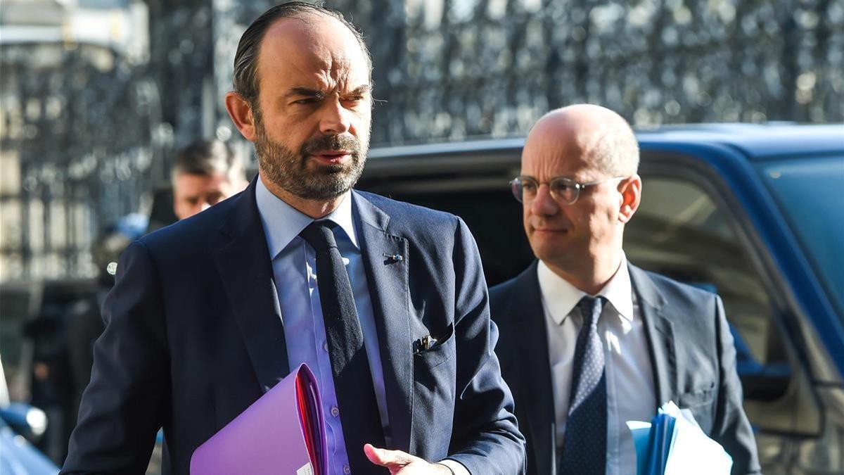 Philippe (izquierda) y el ministro francés de Educación Nacional, Jean Michel Blanquer, a su llegada a la presentación del plan de la prevención de la radicalización, en Lille.