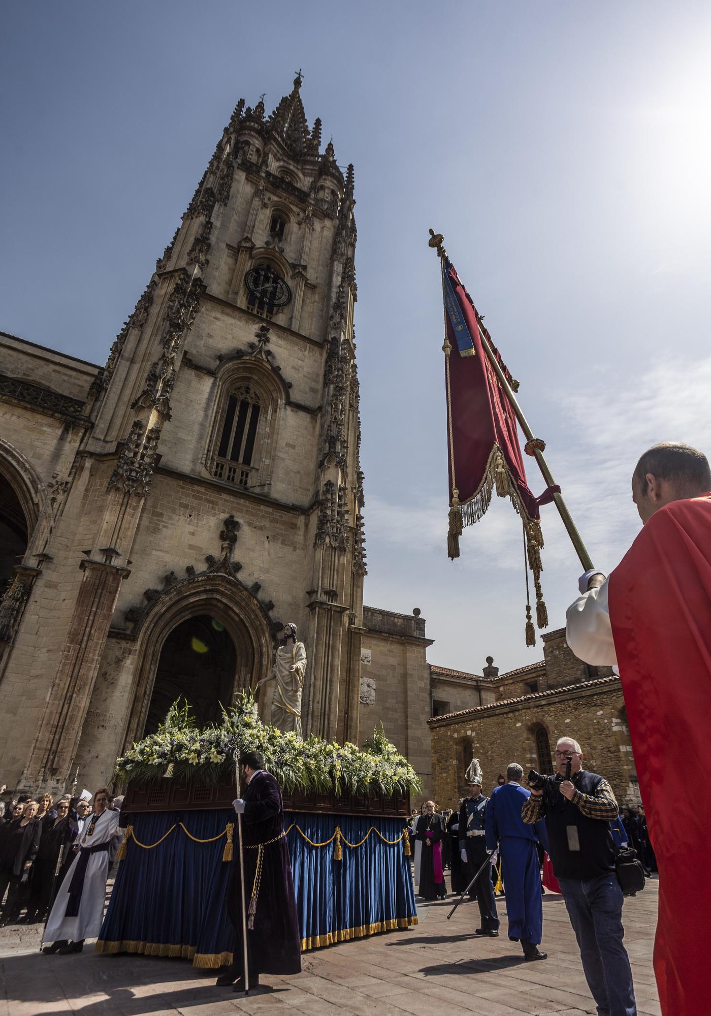 Oviedo despide a lo grande la Semana Santa: mira las fotos de la procesión del Resucitado