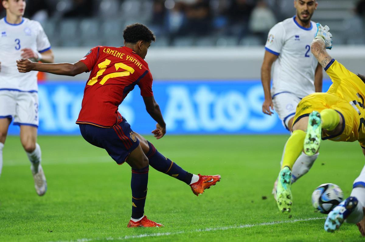 Lamine Yamal anota el primer gol de España ante Chipre