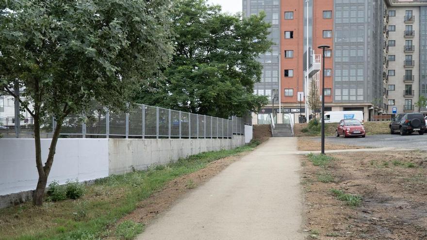 Nuevo acceso al IES Sardiñeira desde la avenida de Arteixo