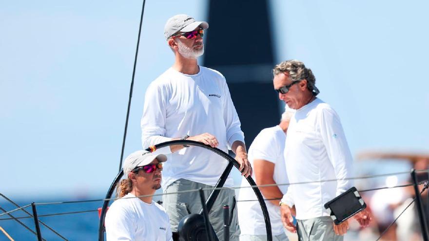 Mit König Felipe VI.: So rasant geht es bei der Segelregatta Copa del Rey zu