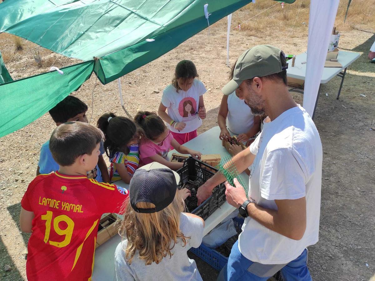 La compañía ha construido su crecimiento sobre dos pilares fundamentales: el compromiso social y la sostenibilidad.