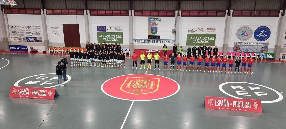 Partido entre la Selección Espola y la de  Portugal de fútbol-sala femenino en Jaraíz de la Vera.