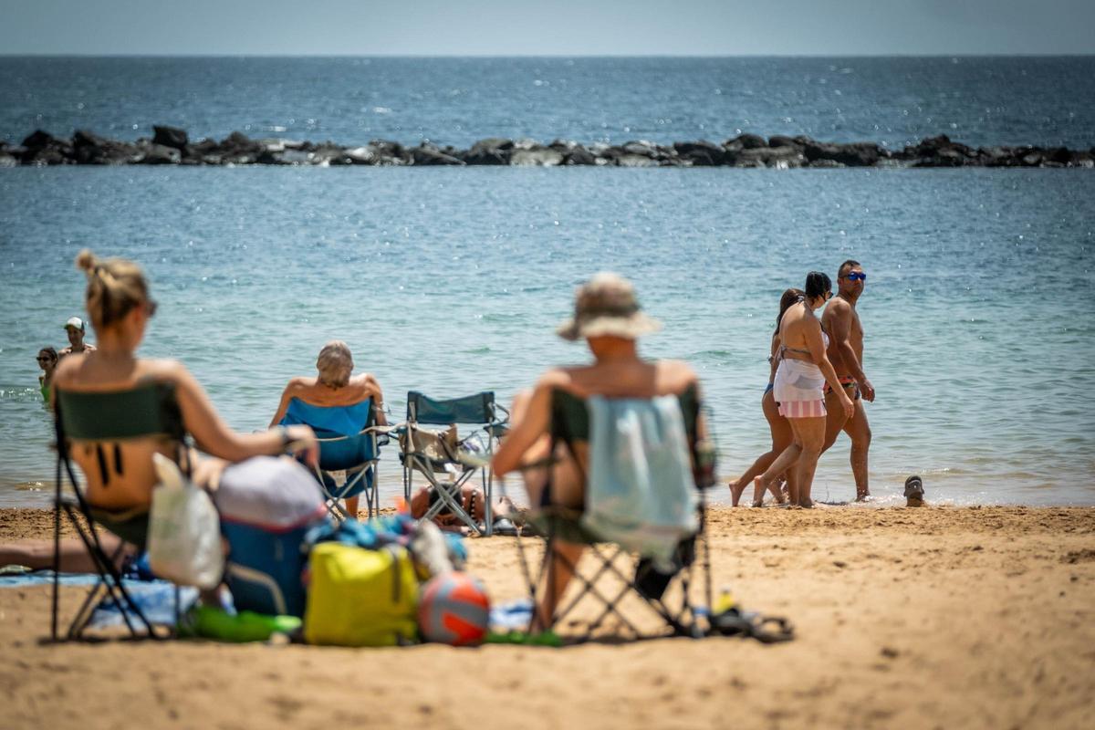 Domingo de Resurrección en la playa de Las Teresitas