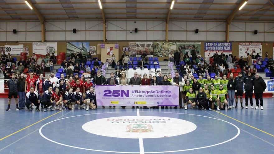 Encontro entre o Helvetia Saeplast Cañiza e o SAR Rodavigo.   | // D.P.