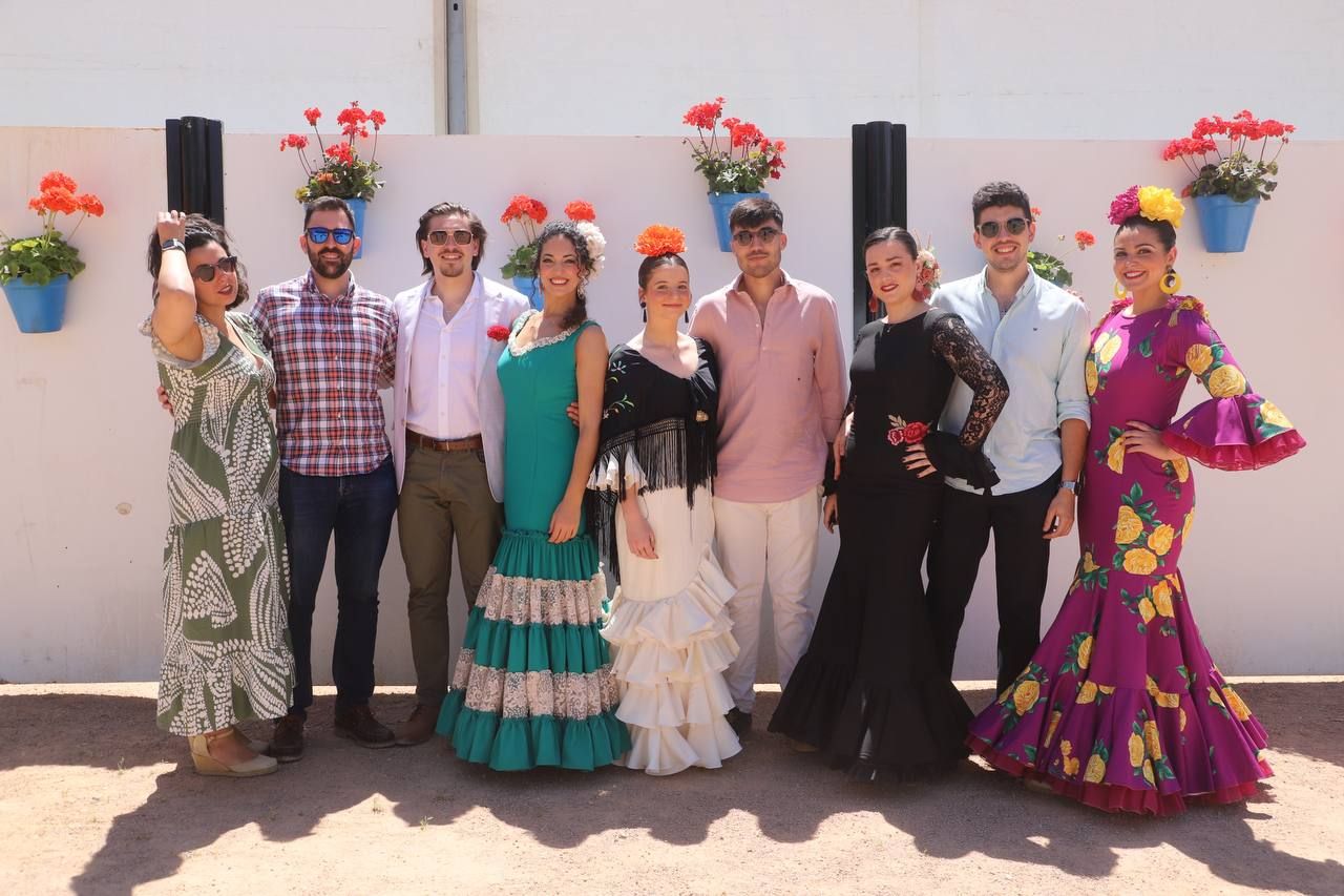 Amigos en El Arenal el sábado de Feria