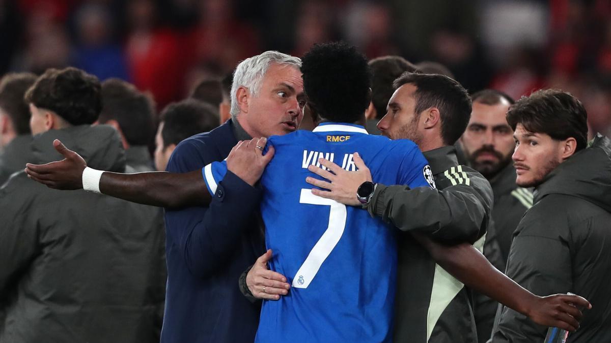 Mourinho:"Le dije a Vinicius 'has marcado un gol de otro mundo ¿Por qué lo celebras así?'"