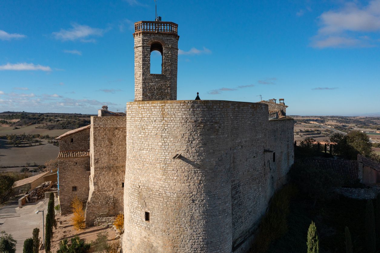 Vista aérea de la ciudad amurallada de Montfalco Murallat