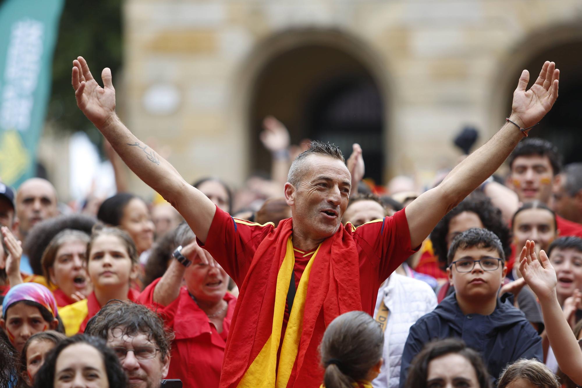 Gijón se vuelca (pese a la lluvia) animando a España en la final del Mundial de fútbol femenino