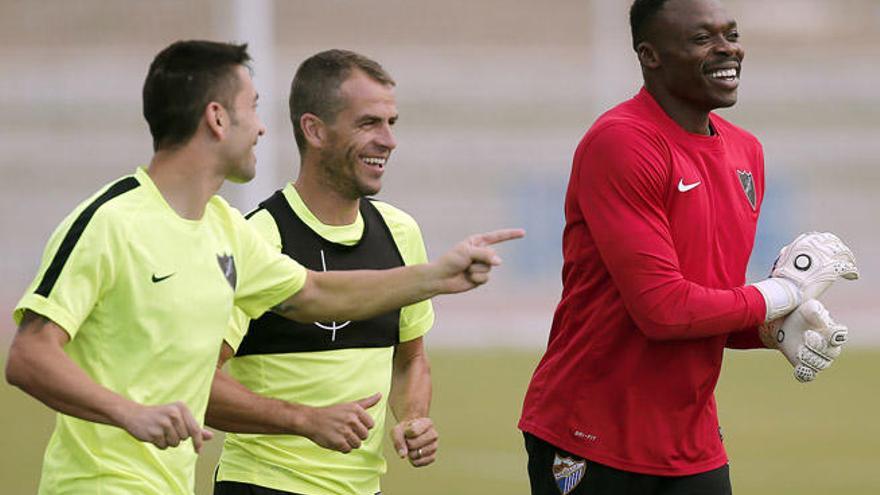 Charles, Duda y Kameni, durante el entrenamiento en el Estadio de Atletismo.