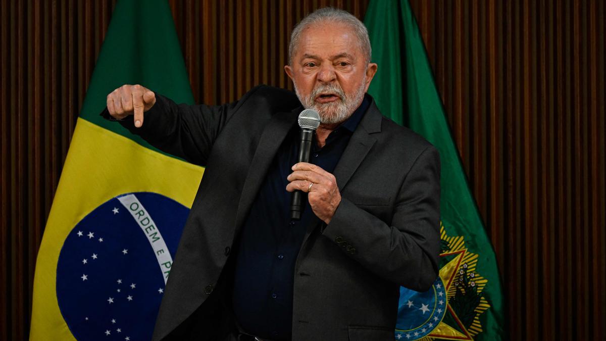 El presidente de Brasil, Lula da Silva, durante un encuentro con gobernadores en el palacio de Planalto, este lunes.