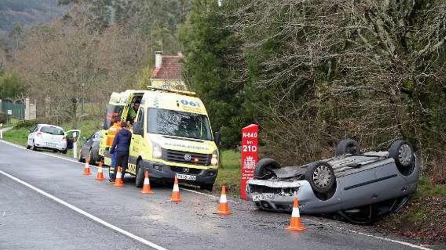 Uno de los accidentes en las curvas de Castroloureiro. // B.-J.C.A.