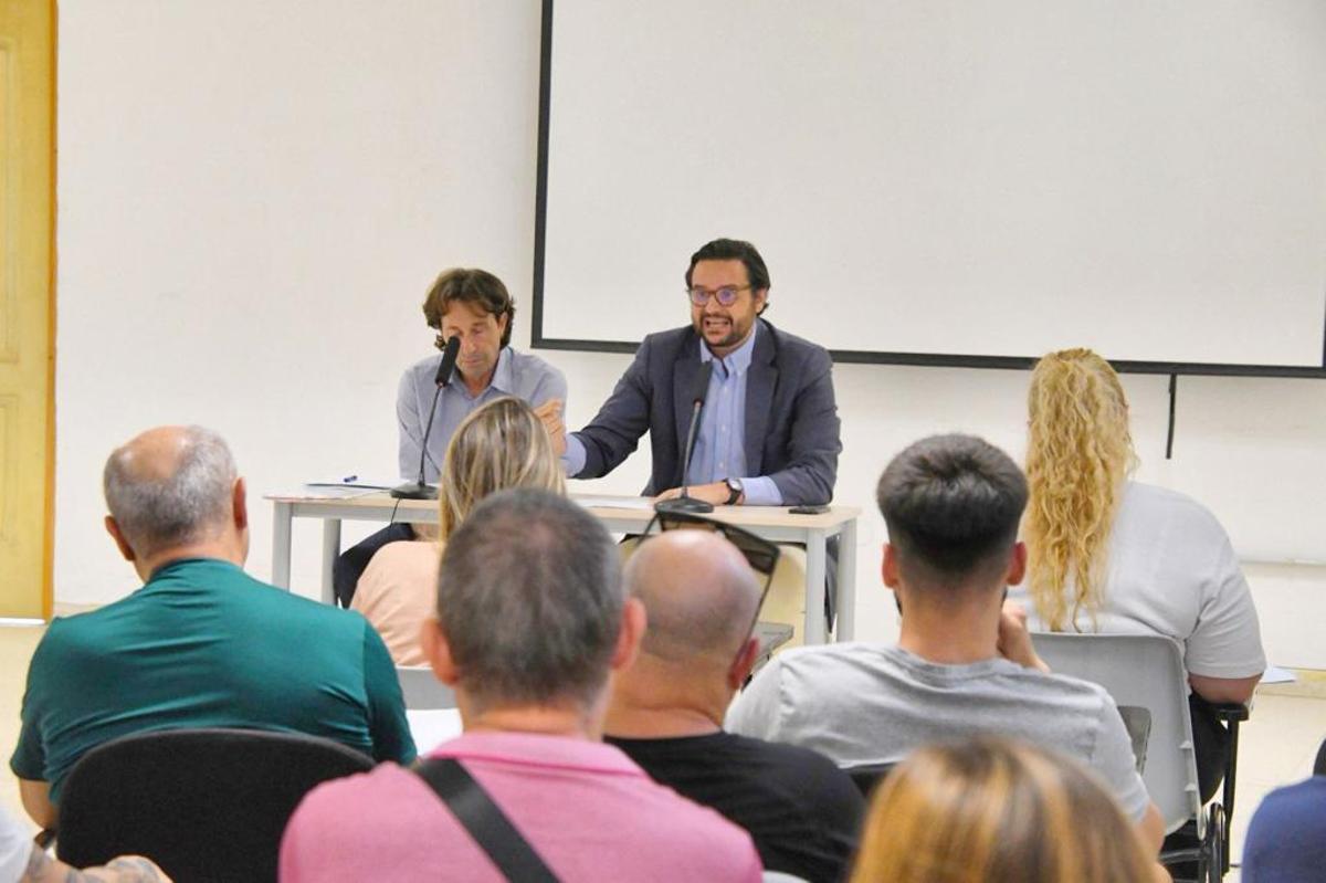 Reunión de Sergio Ramos y Máximo Bautista con algunas entidades del Plan Integral de Jinámar