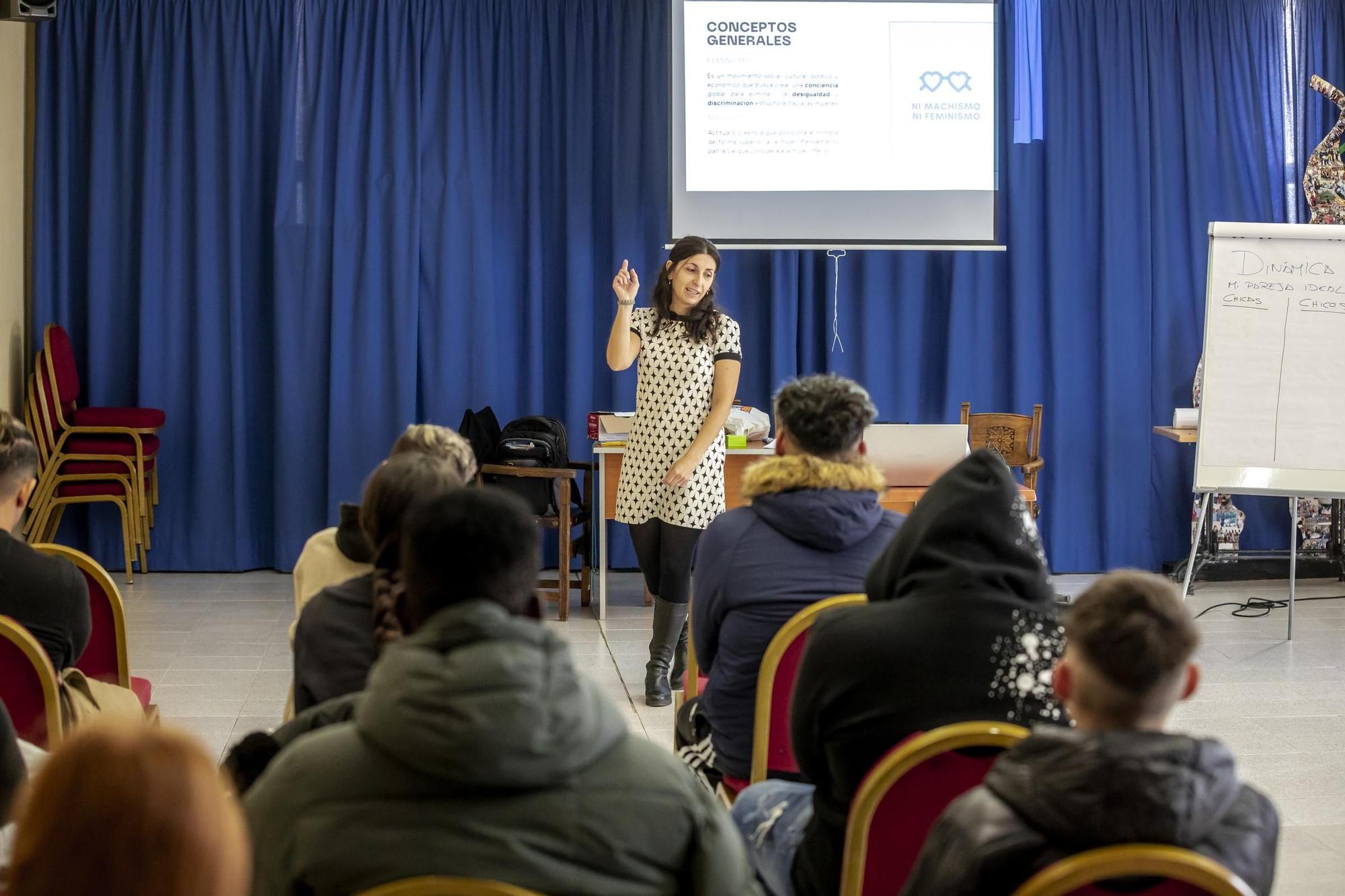 Taller sobre el mito del amor romántico en Patronat Obrer