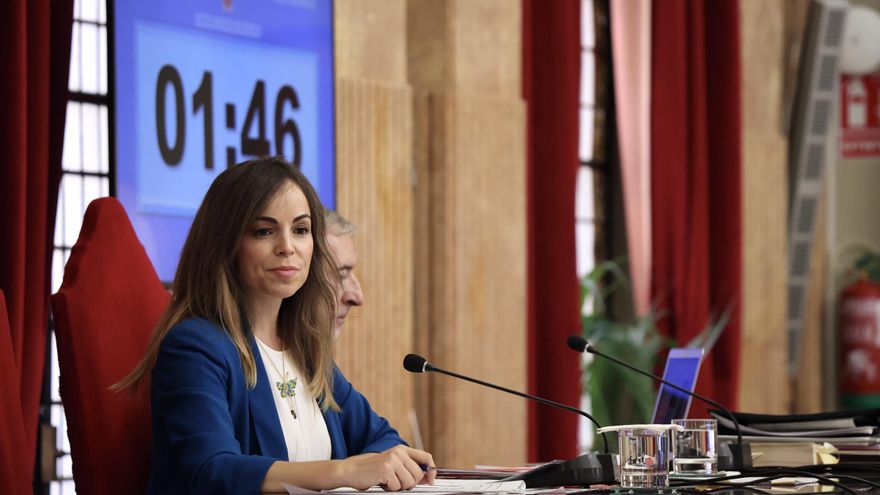 La vicealcaldesa Rebeca Pérez preside el Pleno de Murcia en sustitución de Ballesta