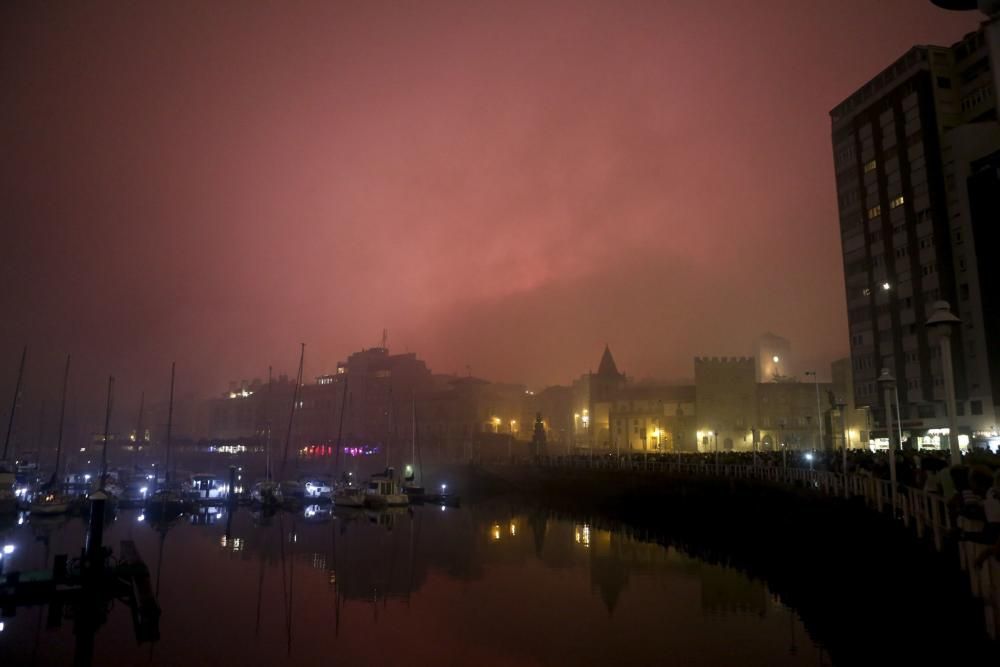 La noche de los fuegos en la Semana Grande de Gijón