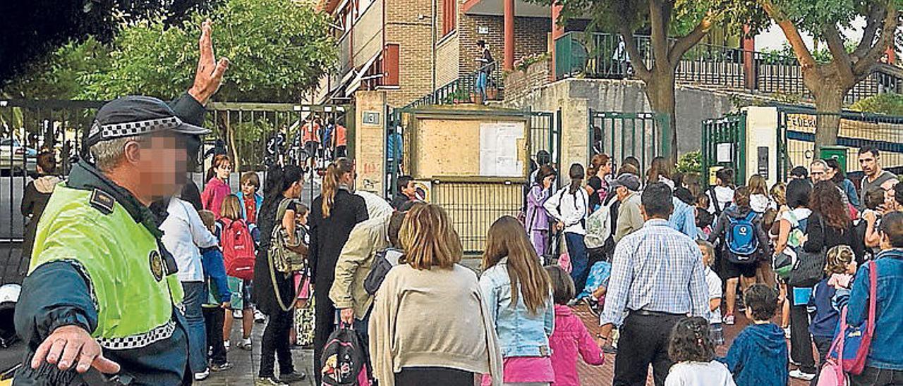 Un sindicato cuestiona que un solo agente por colegio vigile las entradas y salidas