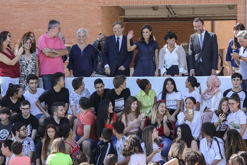 La Reina Letizia visita el IES Severo Ochoa de Elche.