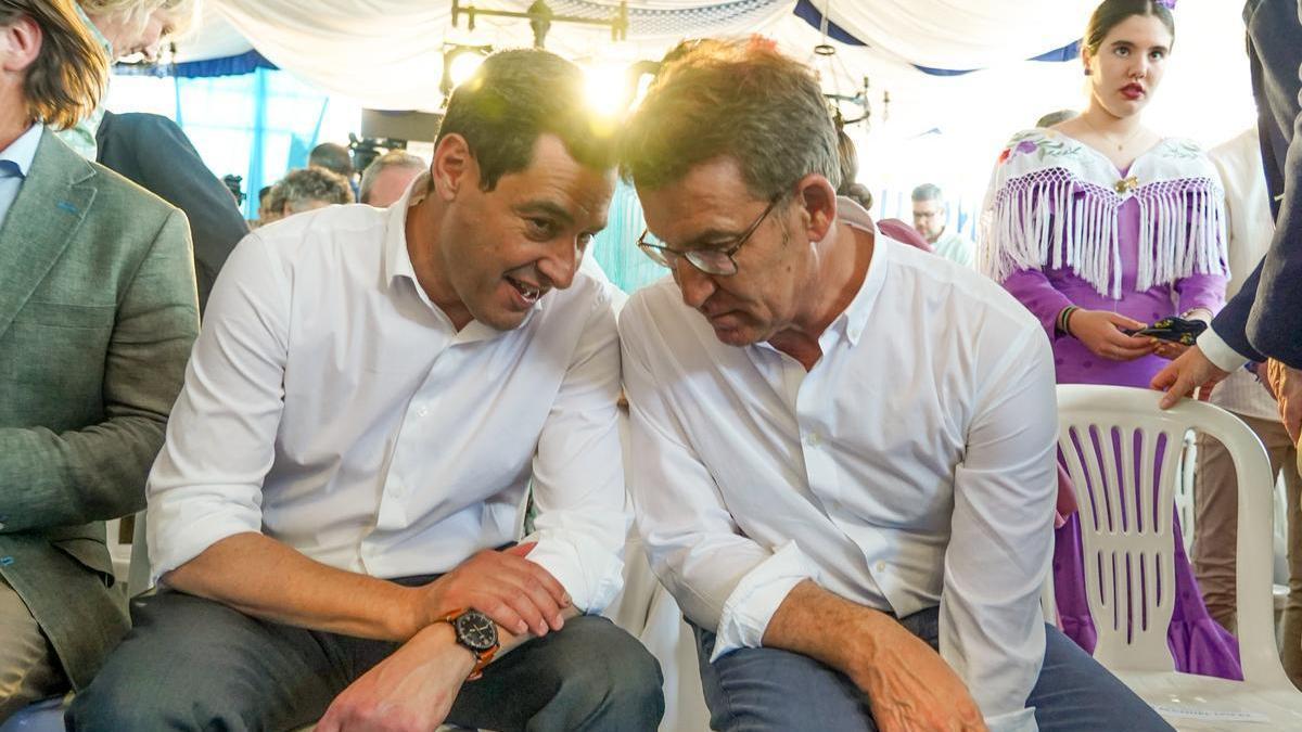 Feijóo y Juanma Moreno en la feria de Mairena del Alcor.