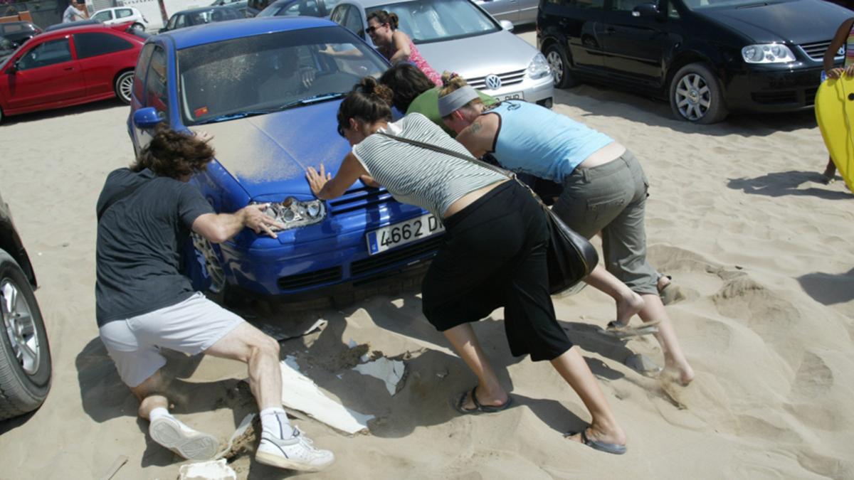 Cuidado con aparcar el coche en zonas de playa