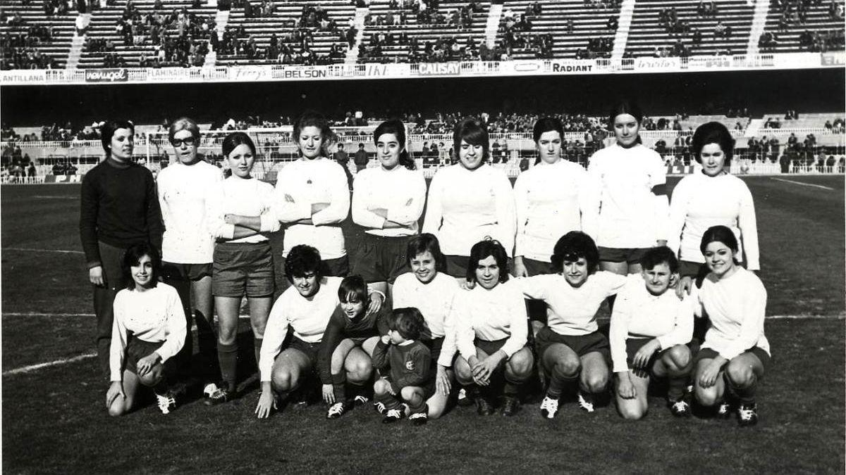 La primera alineación del Barça femenino, en 1970.