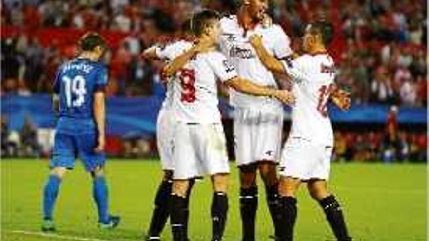 El Sevilla goleja per fregar els vuitens de final