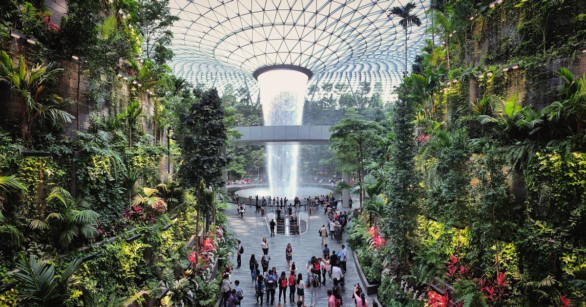 El interior del aeropuerto de Changi en Singapur