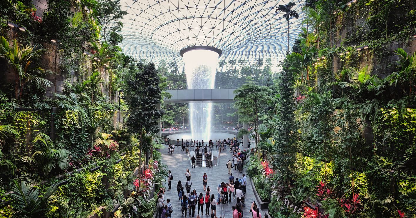 El interior del aeropuerto de Changi en Singapur