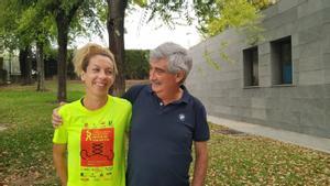 José Carlos Jaenes junto a la atleta de 3.000 obstáculos Carolina Robles, una de las 10 olímpicas en Tokio a las que asesora.