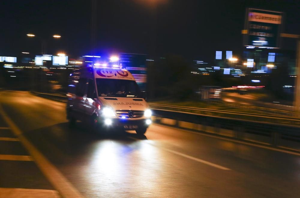 Cerca de 50 personas han muerto en un atentado contra el aeropuerto Atatürk, el mayor de Estambul.