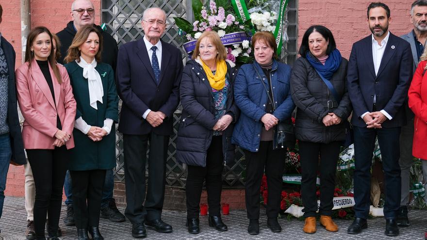 Ofrenda floral a García Caparrós con motivo del 4 de diciembre