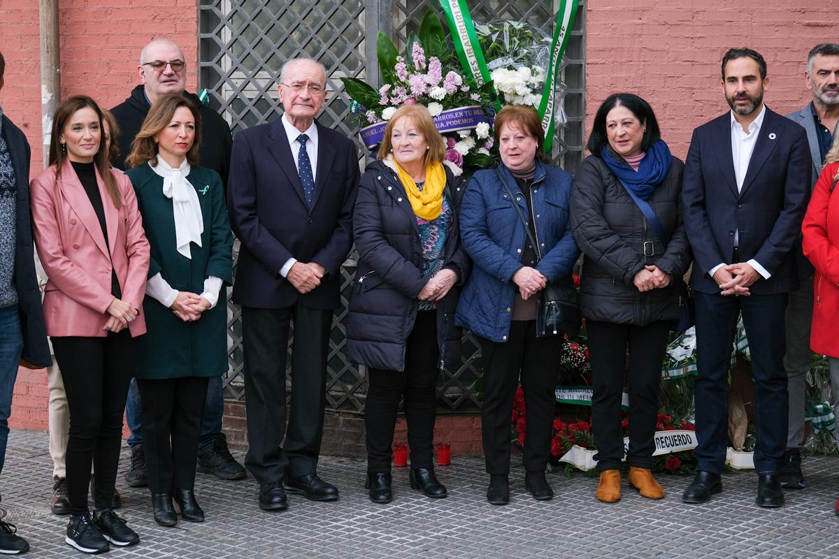 Ofrenda floral a García Caparrós con motivo del 4 de diciembre
