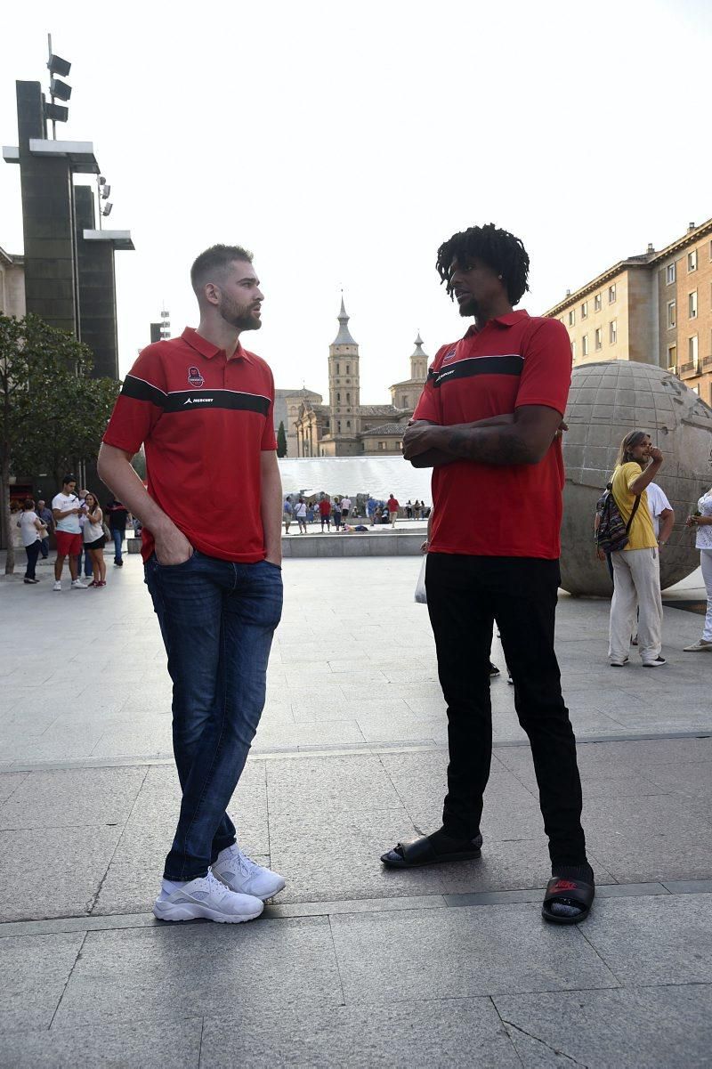 Recorrido turístico del Basket Zaragoza por la capital aragonesa