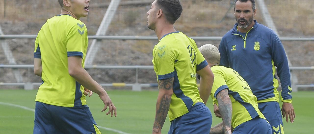 Ángel López, junto a Veiga y Álvaro Lemos, en Barranco Seco.