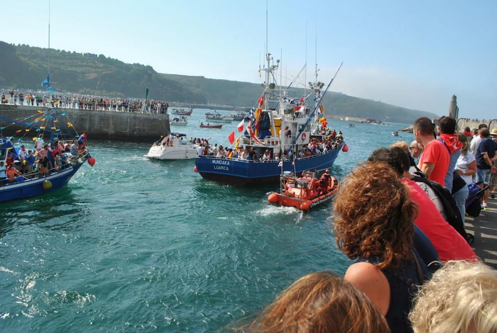 Procesión de la Virgen del Rosario en Luarca