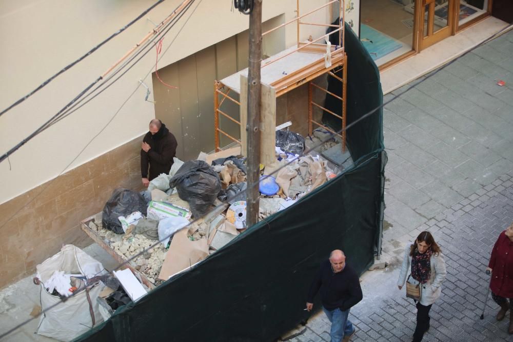 Protestas por el parquing en la calle Oms