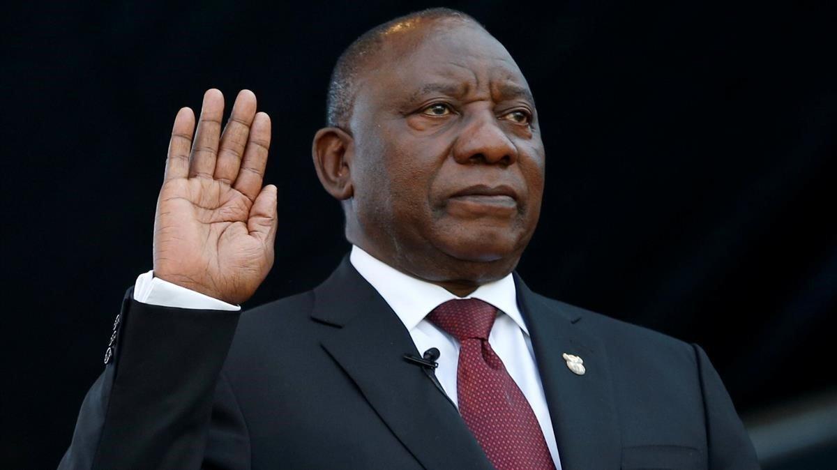 zentauroepp48319911 cyril ramaphosa takes the oath of office at his inauguration190525172433