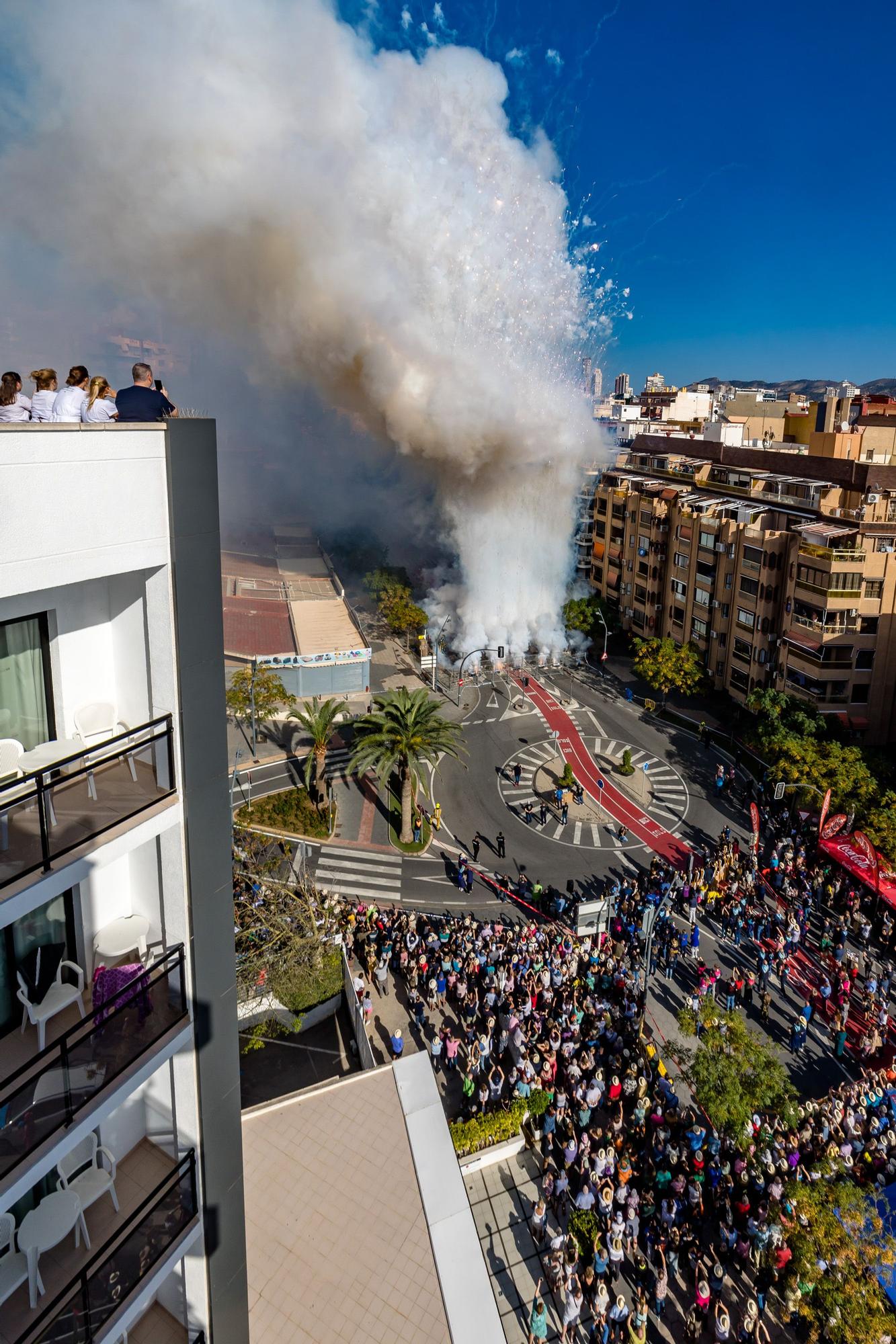 Primera mascletá de las Fiestas de Benidorm en honor a la Virgen del Sufragio