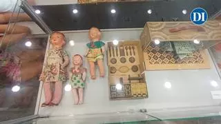 Juguetes antiguos y documentos centenarios, tesoros que descubren los niños de Ibiza en el Día Internacional de los Archivos