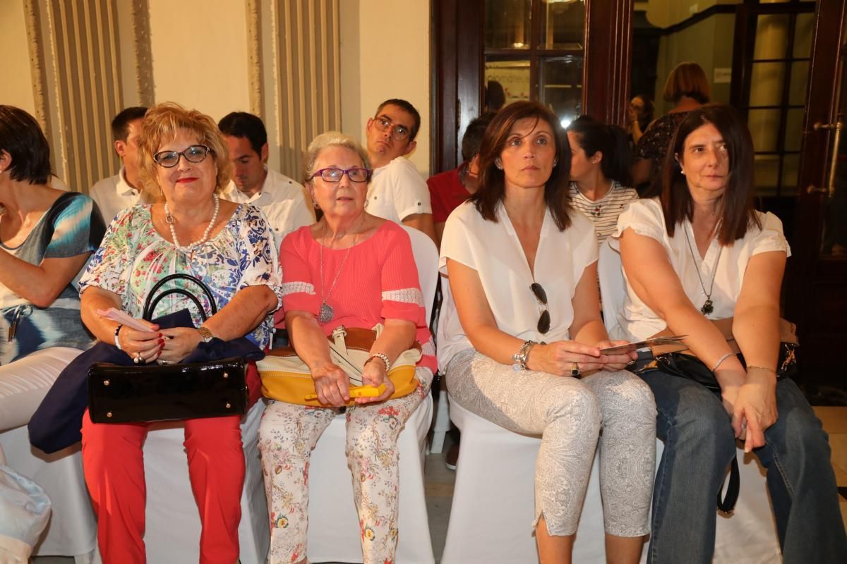 Desfile de Higinio Mateu en el Casino Antiguo